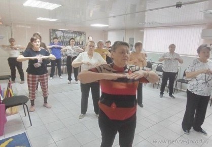 Для пенсионеров провели занятие по суставной гимнастике