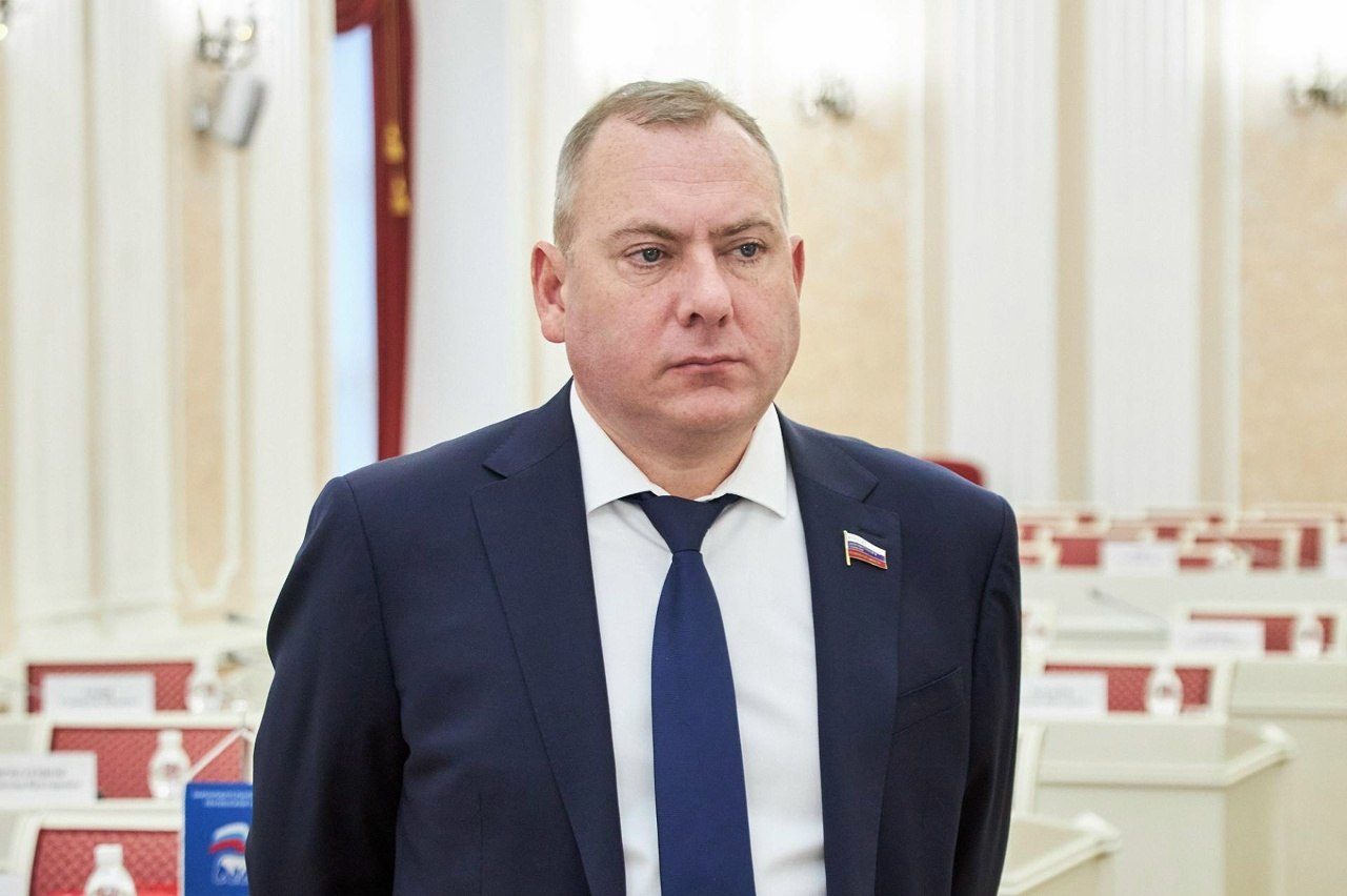 Федор Тощев поздравил новых членов «Единой России» со вступлением в партию Федор Тощев поздравил новых членов «Единой России» со вступлением в партию