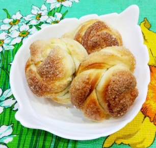 Волшебные сахарные булочки без яиц: просто и вкусно