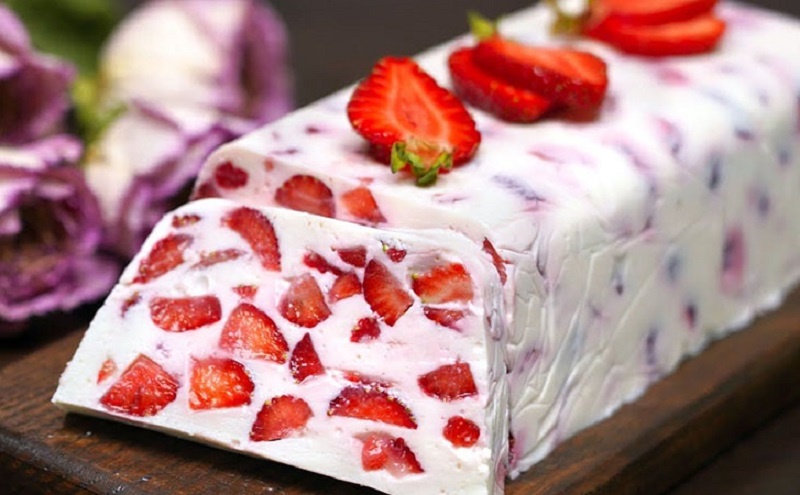 Нежный клубничный десерт без выпечки для любого случая