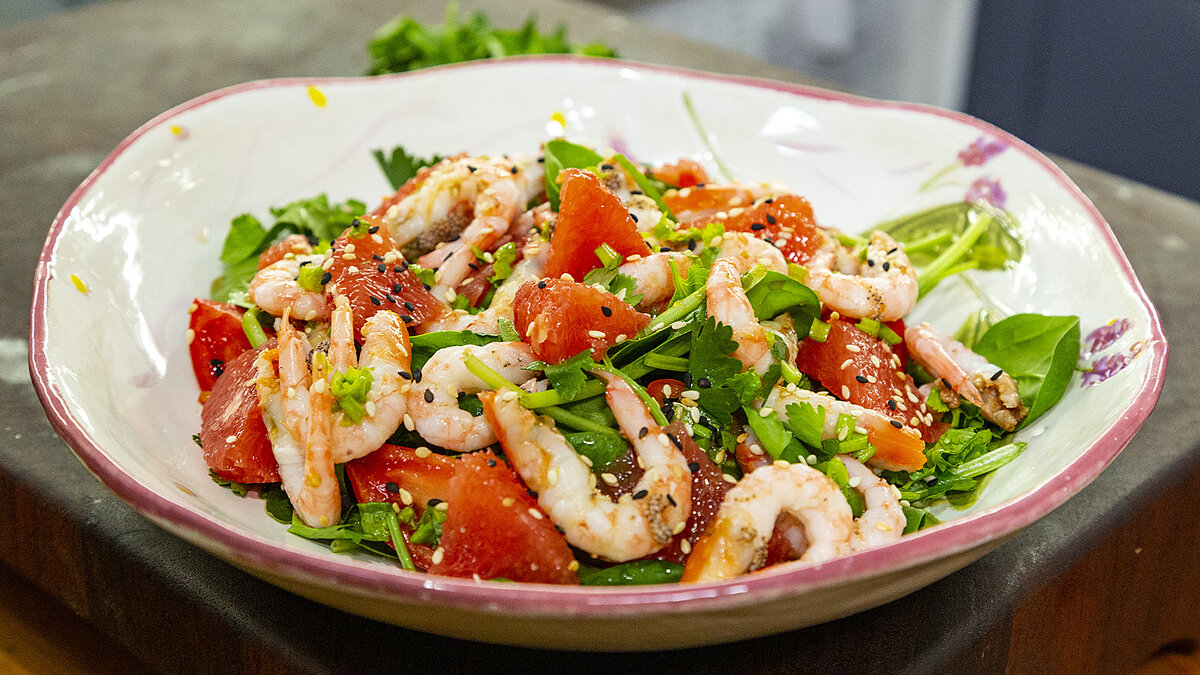 Салат с креветками и грейпфрутом: легкий и изысканный вариант для вашего стола