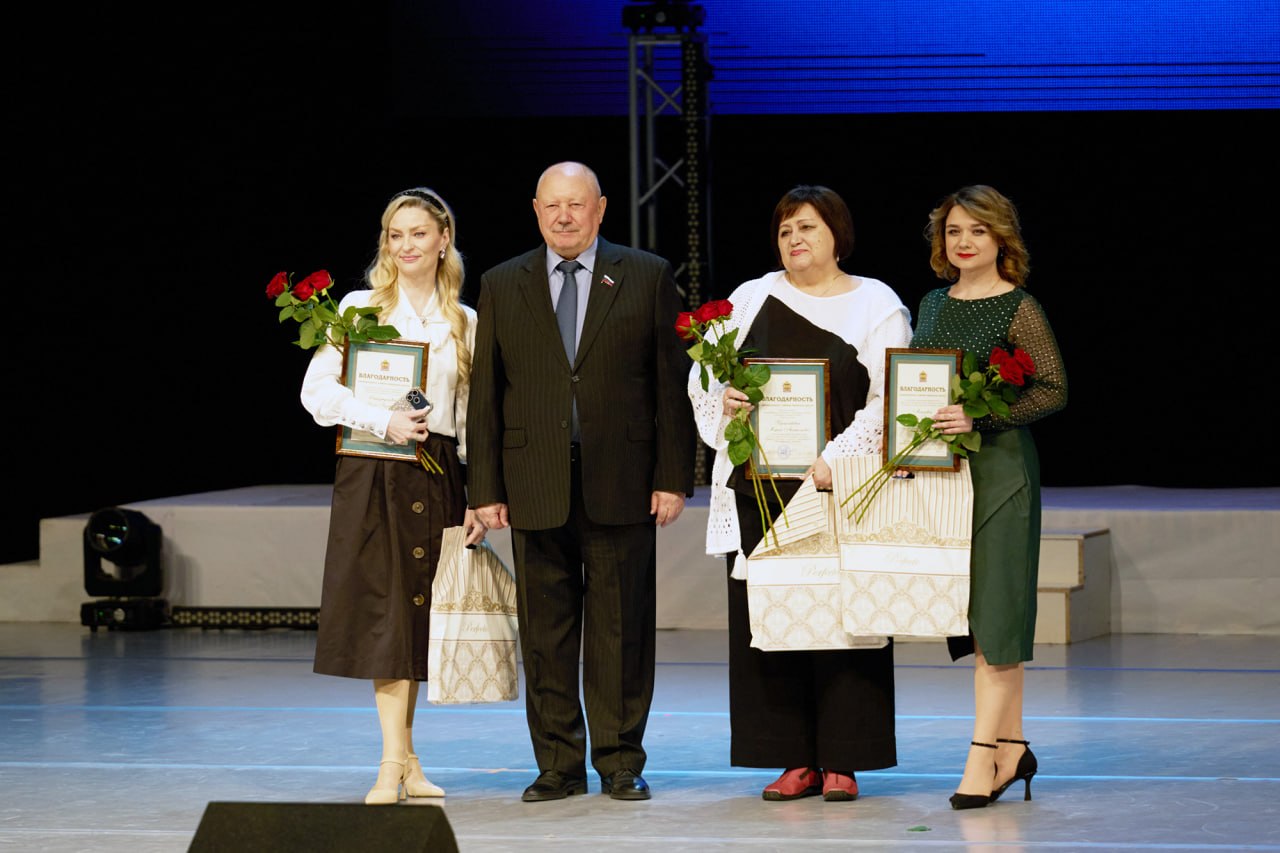 Сергей Егоров вручил награды представителям сферы культуры Сергей Егоров вручил награды представителям сферы культуры