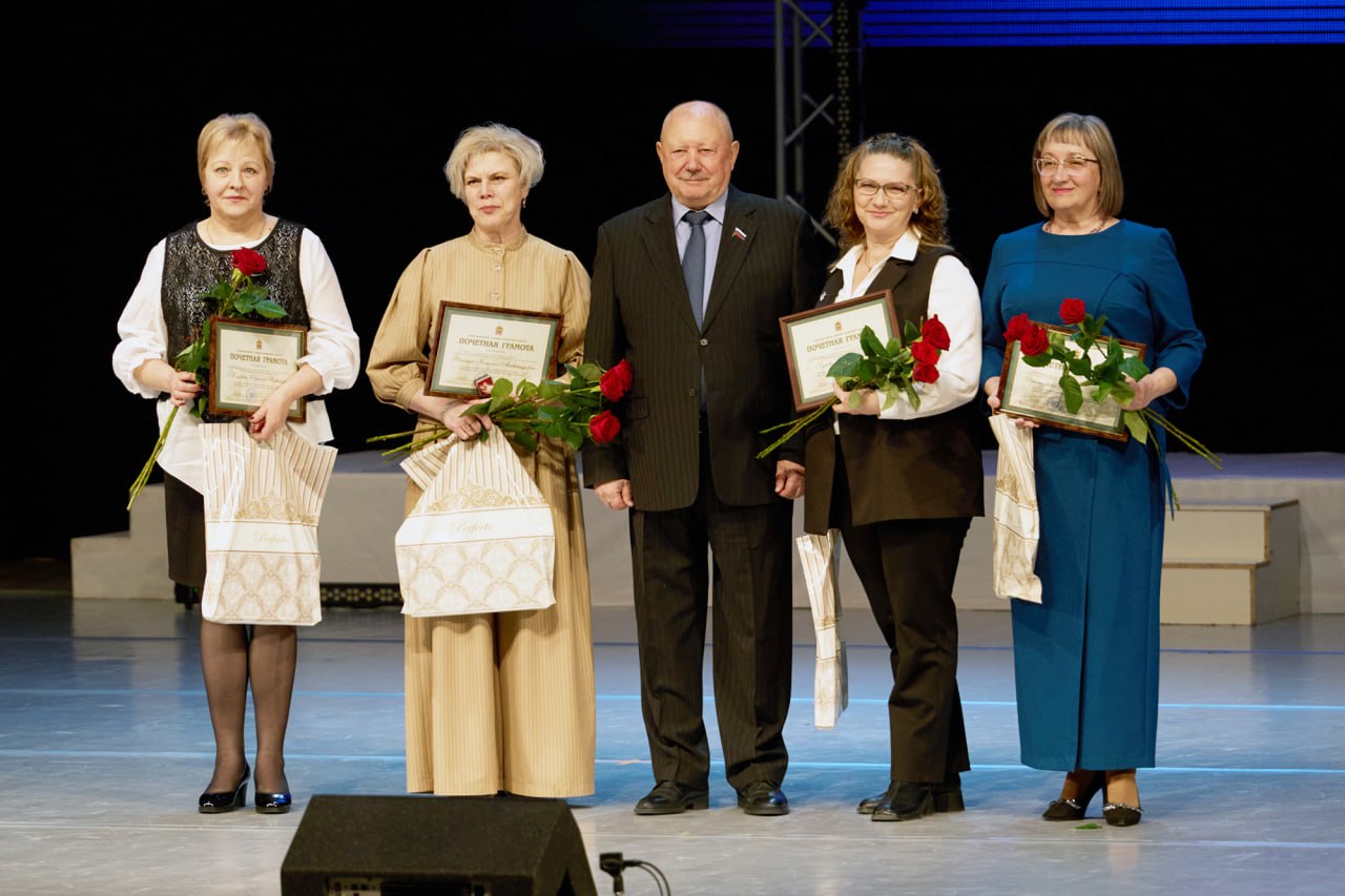 Сергей Егоров вручил награды представителям сферы культуры Сергей Егоров вручил награды представителям сферы культуры