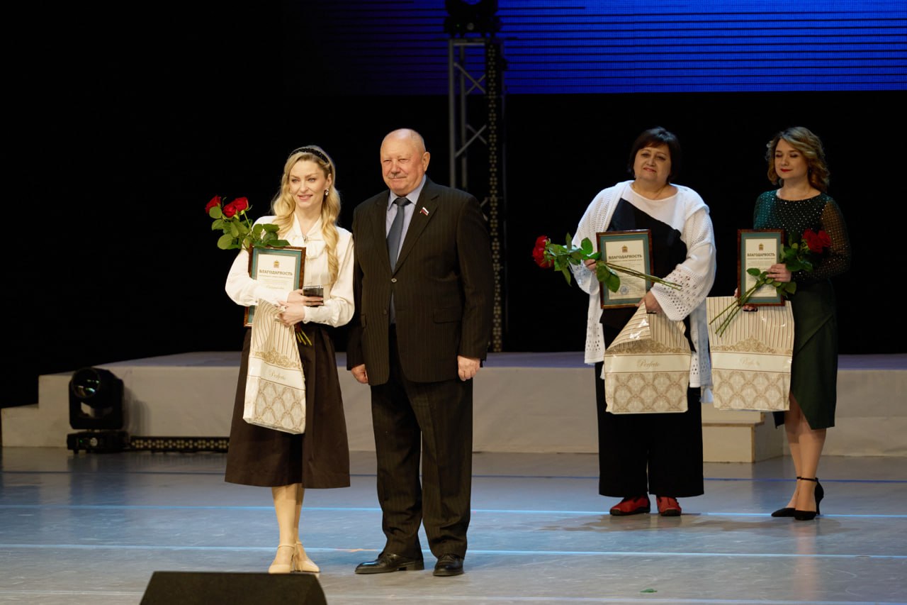 Сергей Егоров вручил награды представителям сферы культуры Сергей Егоров вручил награды представителям сферы культуры