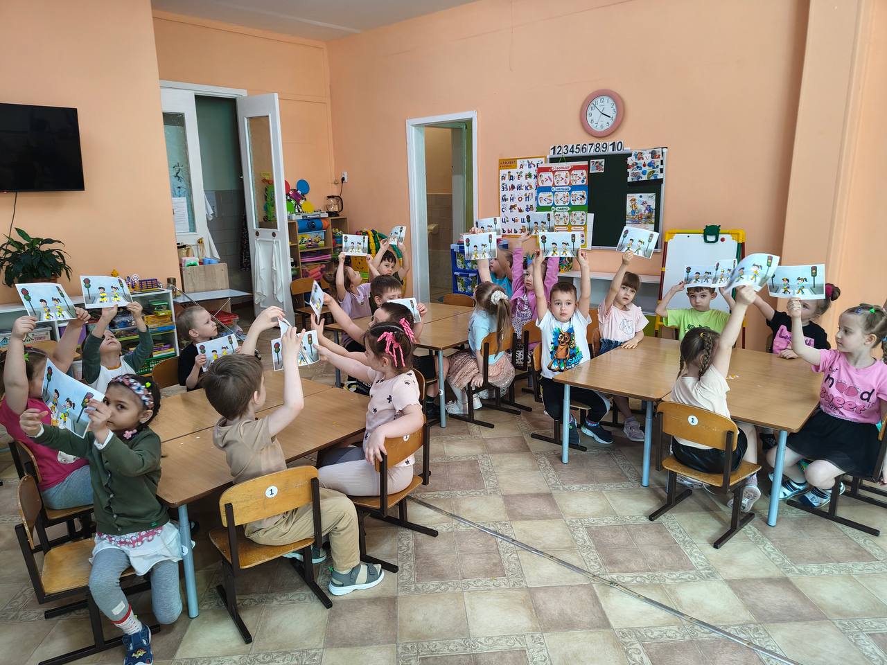 Сотрудники пензенской Госавтоинспекции провели практический урок по изготовлению световозвращающих элементов Сотрудники пензенской Госавтоинспекции провели практический урок по изготовлению световозвращающих элементов