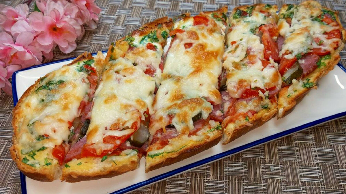 Ленивая пицца из батона: просто, быстро и вкусно