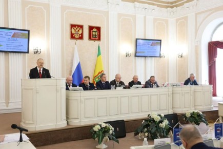 Олег Мельниченко представил отчет об итогах работы регионального правительства