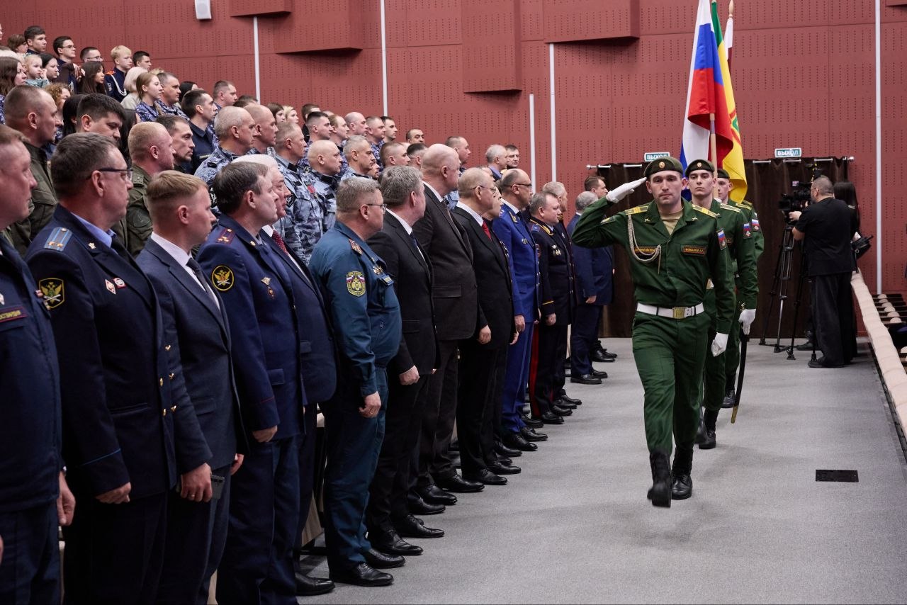 Вадим Супиков поздравил росгвардейцев с юбилейными датами