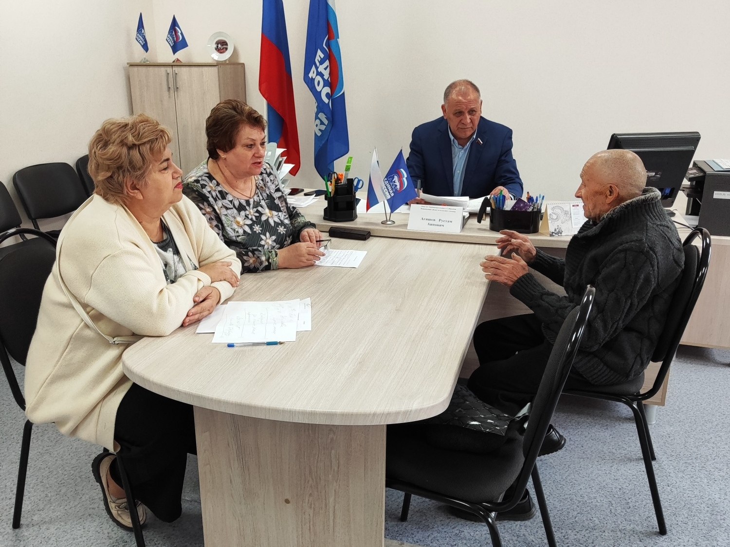 Александр Васильев обсудил отчет контрольно-счетной палаты г. Кузнецка Александр Васильев обсудил отчет контрольно-счетной палаты г. Кузнецка