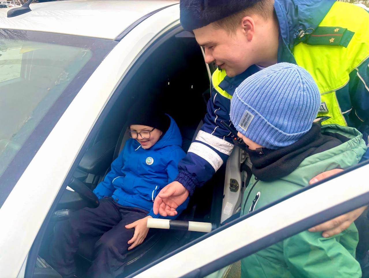 Сотрудники Госавтоинспекции города Заречный провели урок безопасности по правилам поездки в автомобиле Сотрудники Госавтоинспекции города Заречный провели урок безопасности по правилам поездки в автомобиле