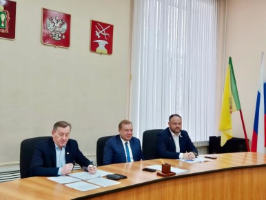 Александр Васильев обсудил отчет контрольно-счетной палаты г. Кузнецка