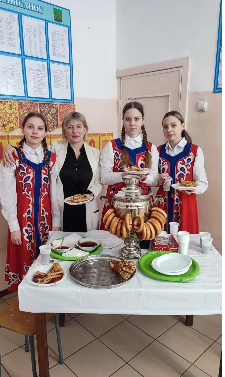 Мир вокруг нас. Городищенский район - это территория, где в мире и согласии проживают русские, татары, мордва, белорусы и представители других национальностей Мир вокруг нас. Городищенский район - это территория, где в мире и согласии проживают русские, татары, мордва, белорусы и представители других национальностей