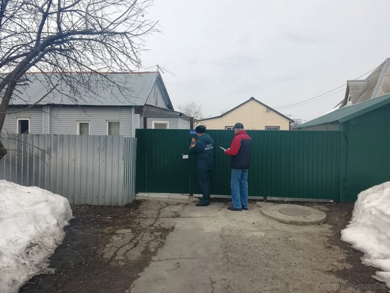 Жителям улицы Мереняшева разъяснили правила пожарной безопасности Жителям улицы Мереняшева разъяснили правила пожарной безопасности