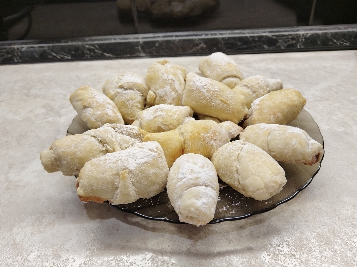 Круассаны из слоёного теста: просто и вкусно