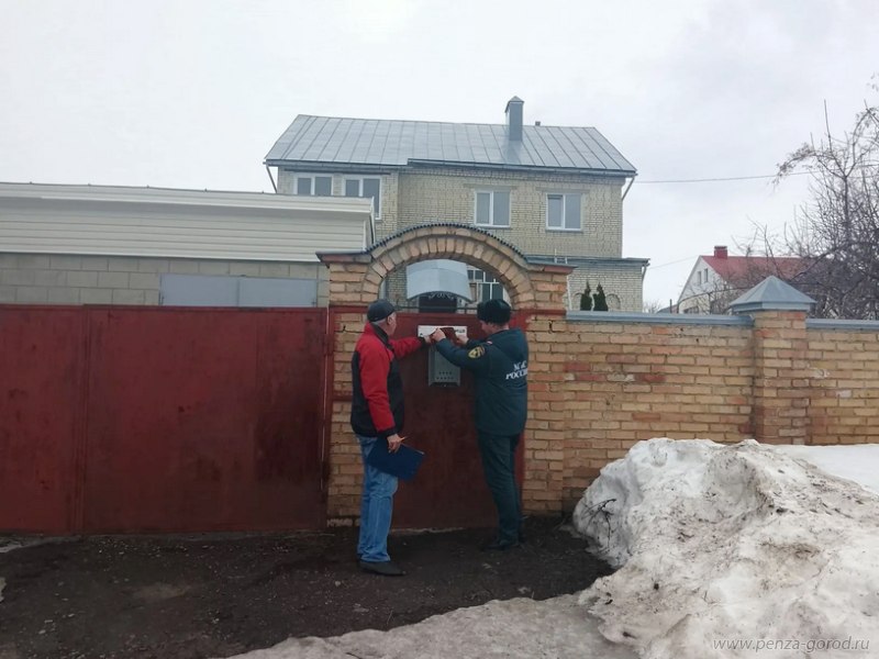 Жителям улицы Мереняшева разъяснили правила пожарной безопасности Жителям улицы Мереняшева разъяснили правила пожарной безопасности