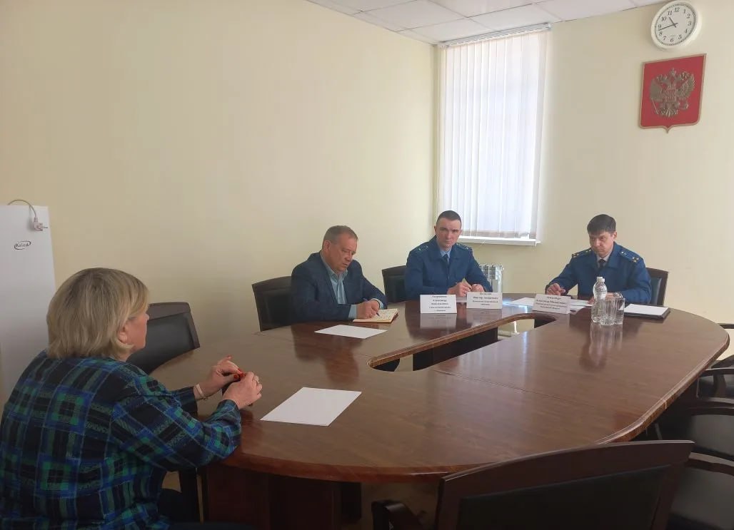 Первый заместитель прокурора области Александр Лейзенберг посетил Каменский район и провел личный прием местных жителей Первый заместитель прокурора области Александр Лейзенберг посетил Каменский район и провел личный прием местных жителей