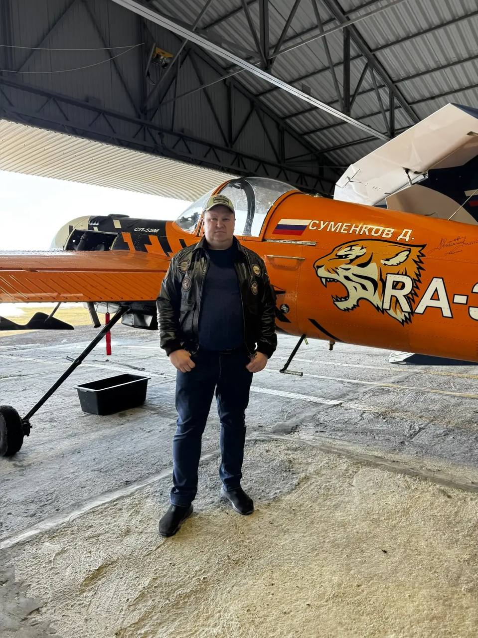 Олег Мельниченко: Пилот Дмитрий Суменков готовится к перелету до Байконура Олег Мельниченко: Пилот Дмитрий Суменков готовится к перелету до Байконура