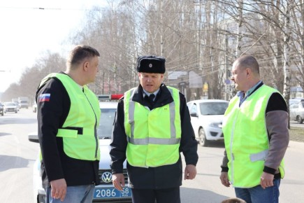 В Пензе полицейские совместно с общественниками проверили состояние дорог