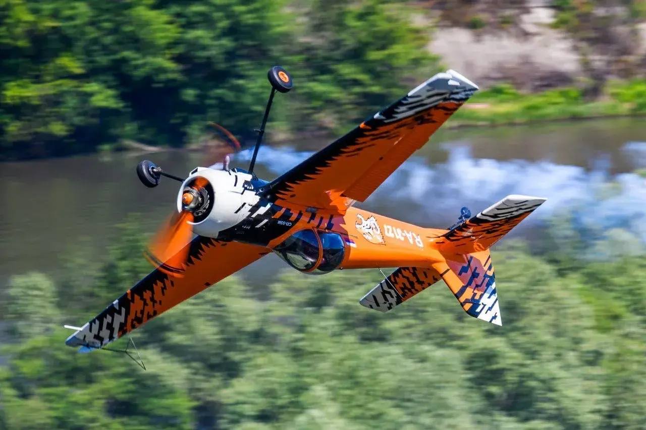 Олег Мельниченко: Пилот Дмитрий Суменков готовится к перелету до Байконура Олег Мельниченко: Пилот Дмитрий Суменков готовится к перелету до Байконура