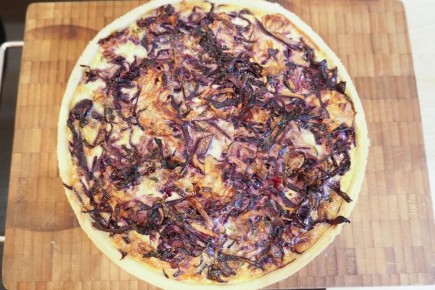 Пирог с кабачками, красной капустой и яблоками