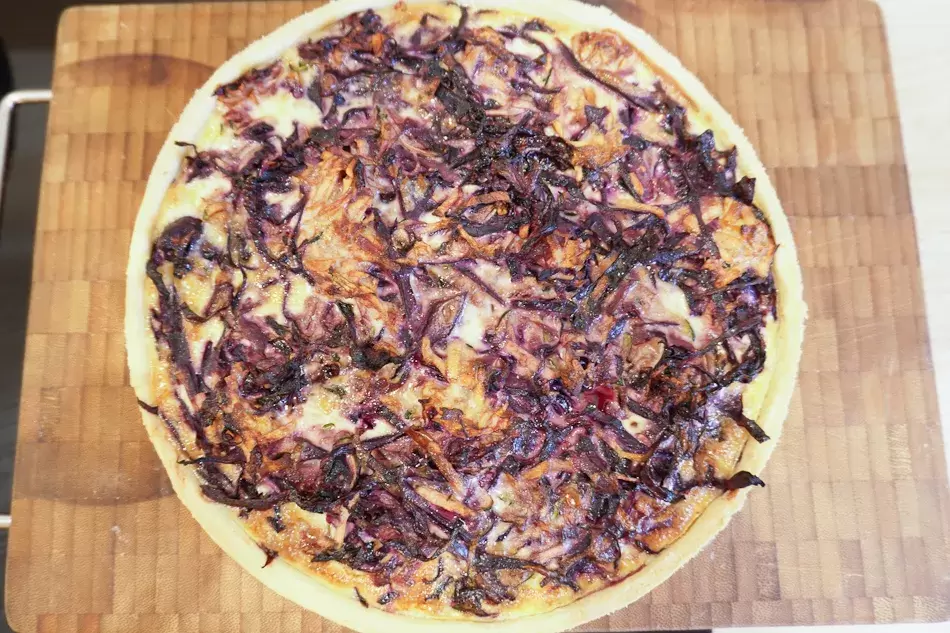 Пирог с кабачками, красной капустой и яблоками