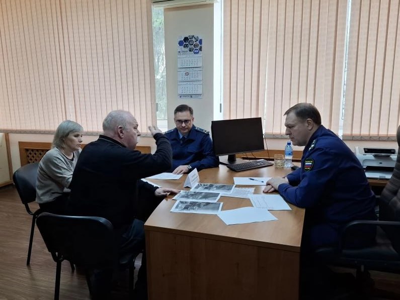 заместитель прокурора региона Евгений Новиков провел личный прием жителей ЗАТО г. Заречный и встретился с работниками двух предприятий города заместитель прокурора региона Евгений Новиков провел личный прием жителей ЗАТО г. Заречный и встретился с работниками двух предприятий города