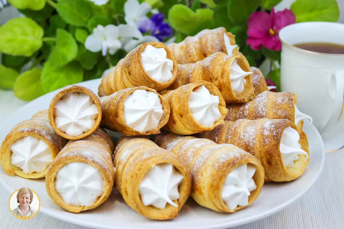 Порадуйте своих близких: идеальные трубочки с нежным белковым кремом