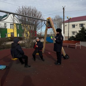 Сотрудники Госавтоинспекции Тамалинского района призвали пешеходов соблюдать Правила дорожного движения и обязательно использовать световозвращающие элементы