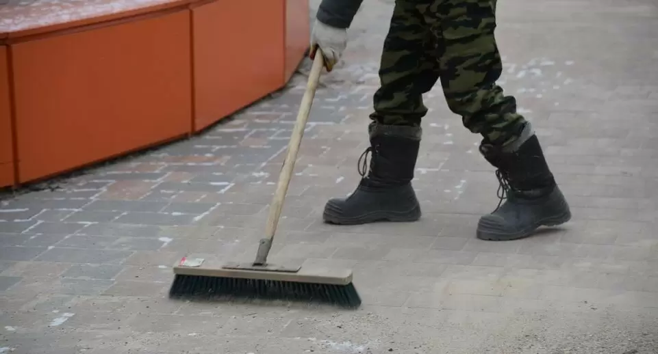 Кто отвечает за уборку реагентов после зимы: мнение юриста