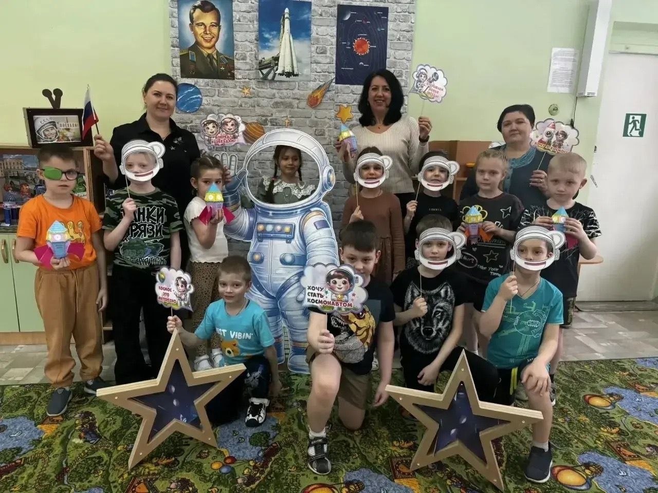 В детском саду №24 города Кузнецка сегодня было шумно и по-настоящему звёздно В детском саду №24 города Кузнецка сегодня было шумно и по-настоящему звёздно