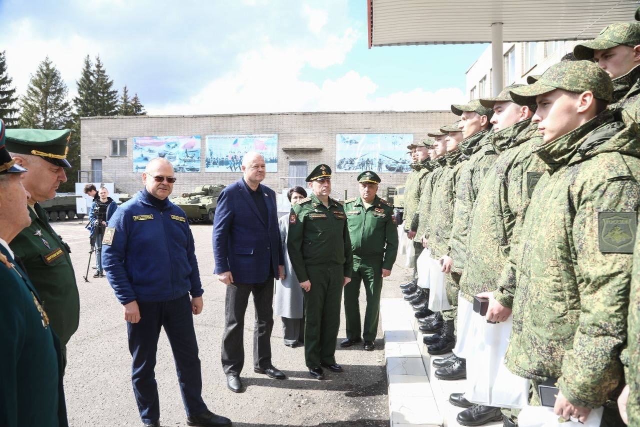Олег Мельниченко: В Вооруженные Силы Российской Федерации в рамках весеннего призыва отправили из Пензенской области первую команду Олег Мельниченко: В Вооруженные Силы Российской Федерации в рамках весеннего призыва отправили из Пензенской области первую команду