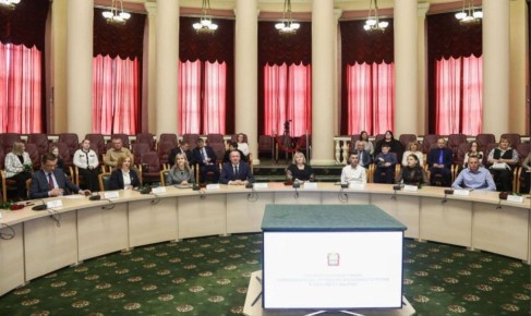 Олег Мельниченко: С радостью вручил жилищные сертификаты и ключи от квартир жителям сельских территорий и работникам АПК