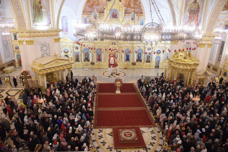 Православные пензенцы приняли участие в пасхальном богослужении в Спасском кафедральном соборе Православные пензенцы приняли участие в пасхальном богослужении в Спасском кафедральном соборе