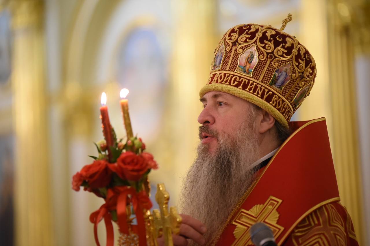 Православные пензенцы приняли участие в пасхальном богослужении в Спасском кафедральном соборе Православные пензенцы приняли участие в пасхальном богослужении в Спасском кафедральном соборе