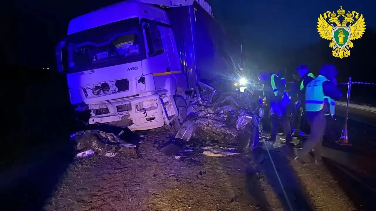 Четыре человека, в том числе трое детей, погибли в ДТП с "Камазом" в Пензенской области, сообщает прокуратура региона Четыре человека, в том числе трое детей, погибли в ДТП с "Камазом" в Пензенской области, сообщает прокуратура региона