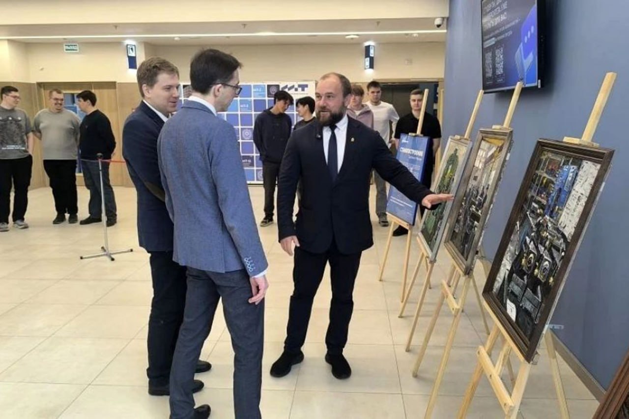 Олег Кочетков открыл выставку индустриальной живописи в МГТУ имени Баумана Олег Кочетков открыл выставку индустриальной живописи в МГТУ имени Баумана