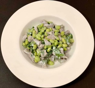 Салат с зелёными бобами и варёным языком