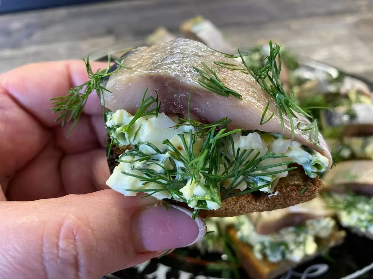 Невероятная закуска из селедки: легкий рецепт для любого праздничного стола