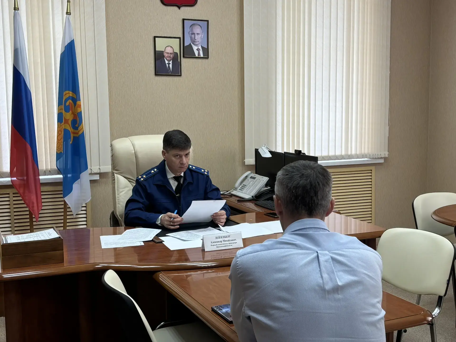 Сегодня первый заместитель прокурора региона Александр Лейзенберг провел личный прием граждан в Пензенском районе