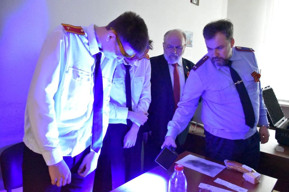 Ветераном следствия для учащихся кадетского класса проведено практическое занятие Ветераном следствия для учащихся кадетского класса проведено практическое занятие