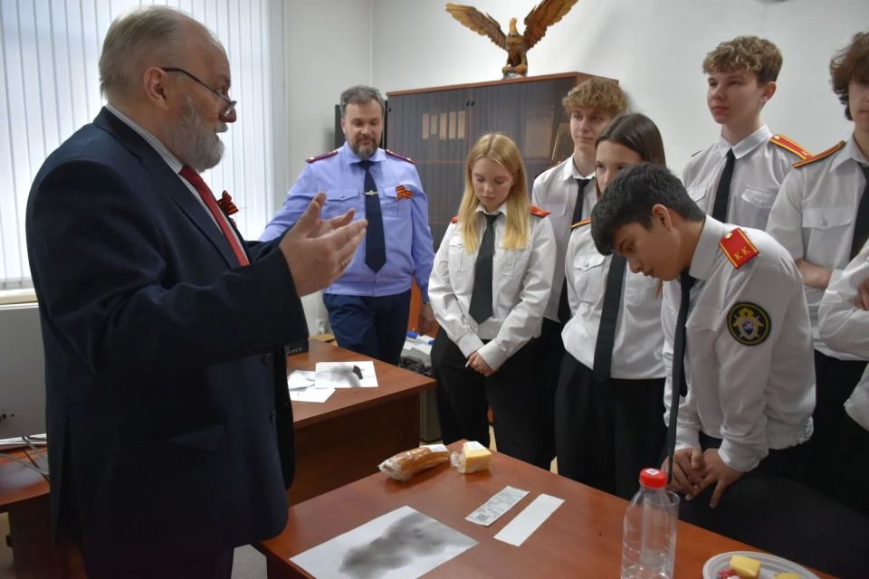 Ветераном следствия для учащихся кадетского класса проведено практическое занятие Ветераном следствия для учащихся кадетского класса проведено практическое занятие