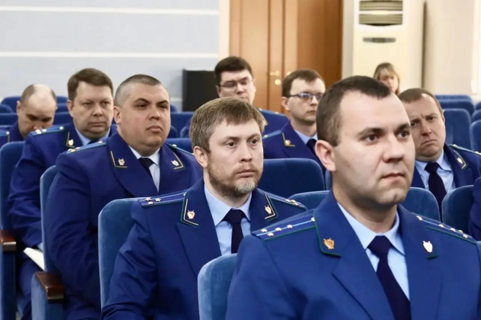 Олег Мельниченко: В прокуратуре Пензенской области принял участие в межведомственном совещании, на котором вместе с представителями правоохранительных органов и Уполномоченным по правам ребенка в регионе говорили об усилении... Олег Мельниченко: В прокуратуре Пензенской области принял участие в межведомственном совещании, на котором вместе с представителями правоохранительных органов и Уполномоченным по правам ребенка в регионе говорили об усилении...
