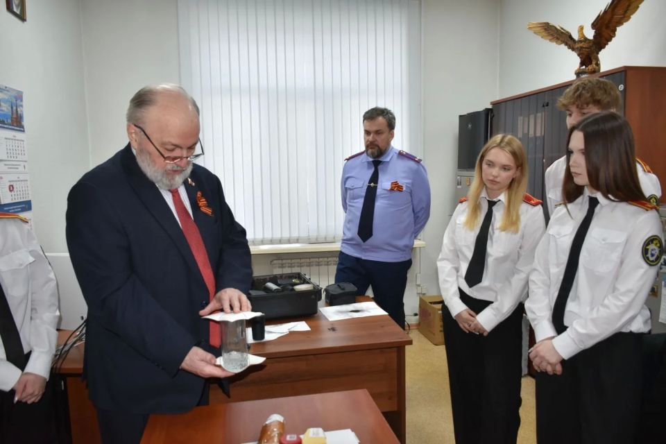 Ветераном следствия для учащихся кадетского класса проведено практическое занятие Ветераном следствия для учащихся кадетского класса проведено практическое занятие