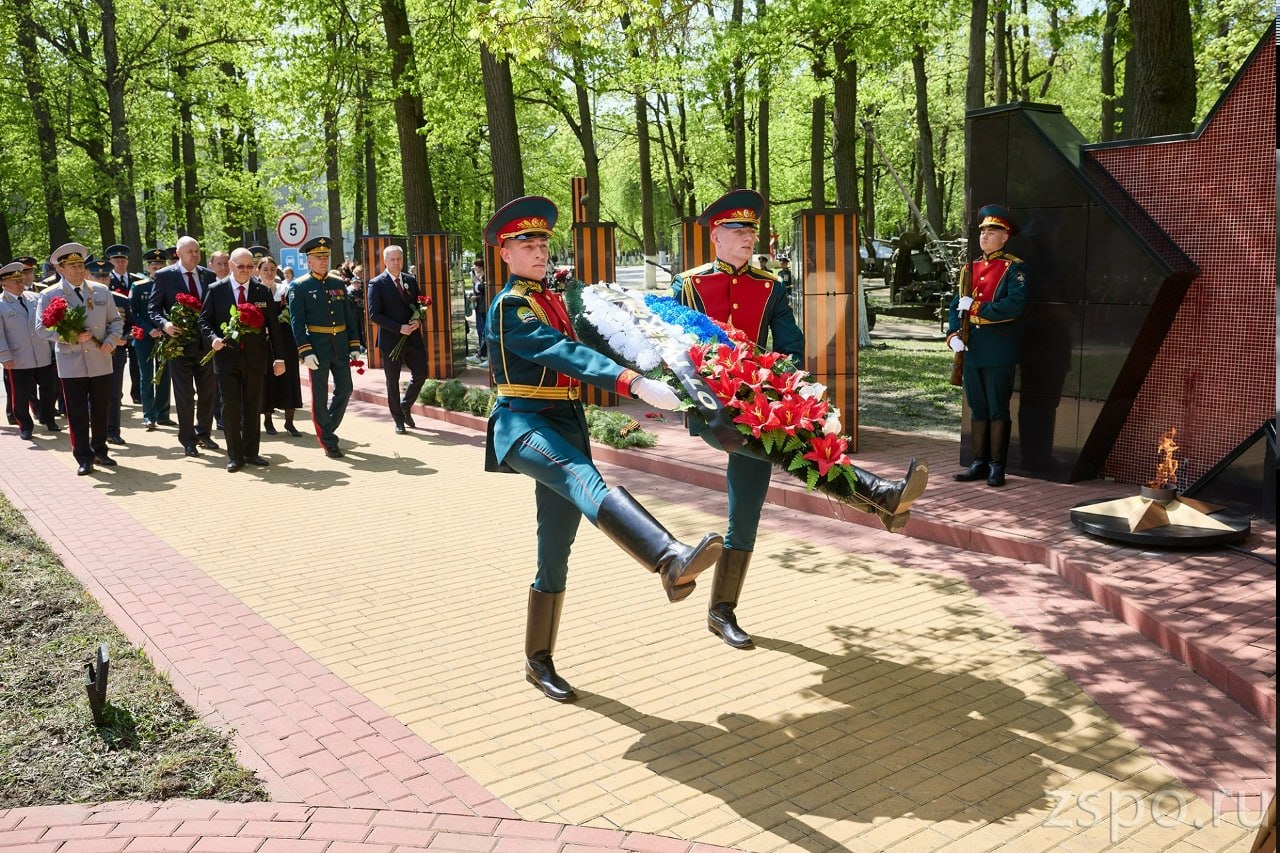 Вадим Супиков почтил память ветеранов пензенского артинститута Вадим Супиков почтил память ветеранов пензенского артинститута