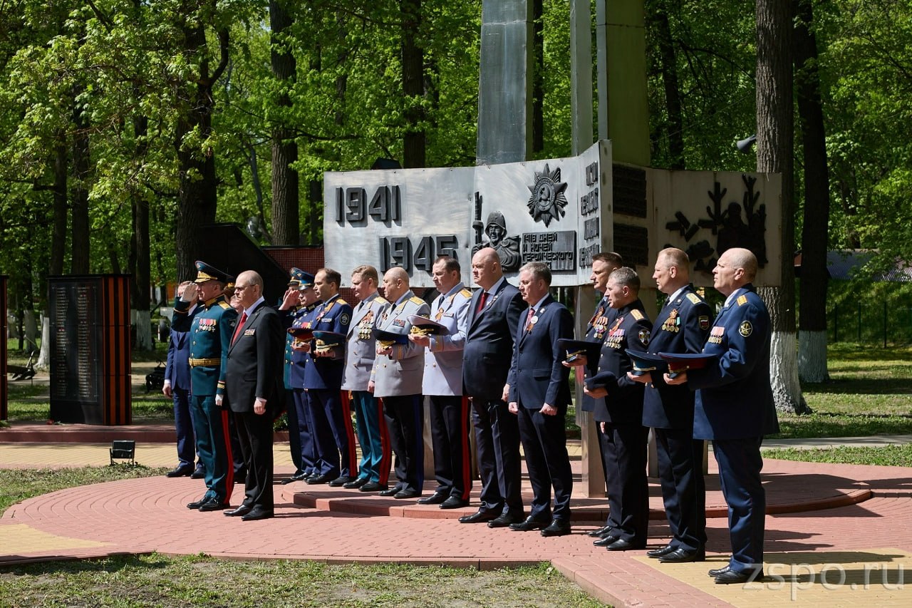 Вадим Супиков почтил память ветеранов пензенского артинститута Вадим Супиков почтил память ветеранов пензенского артинститута