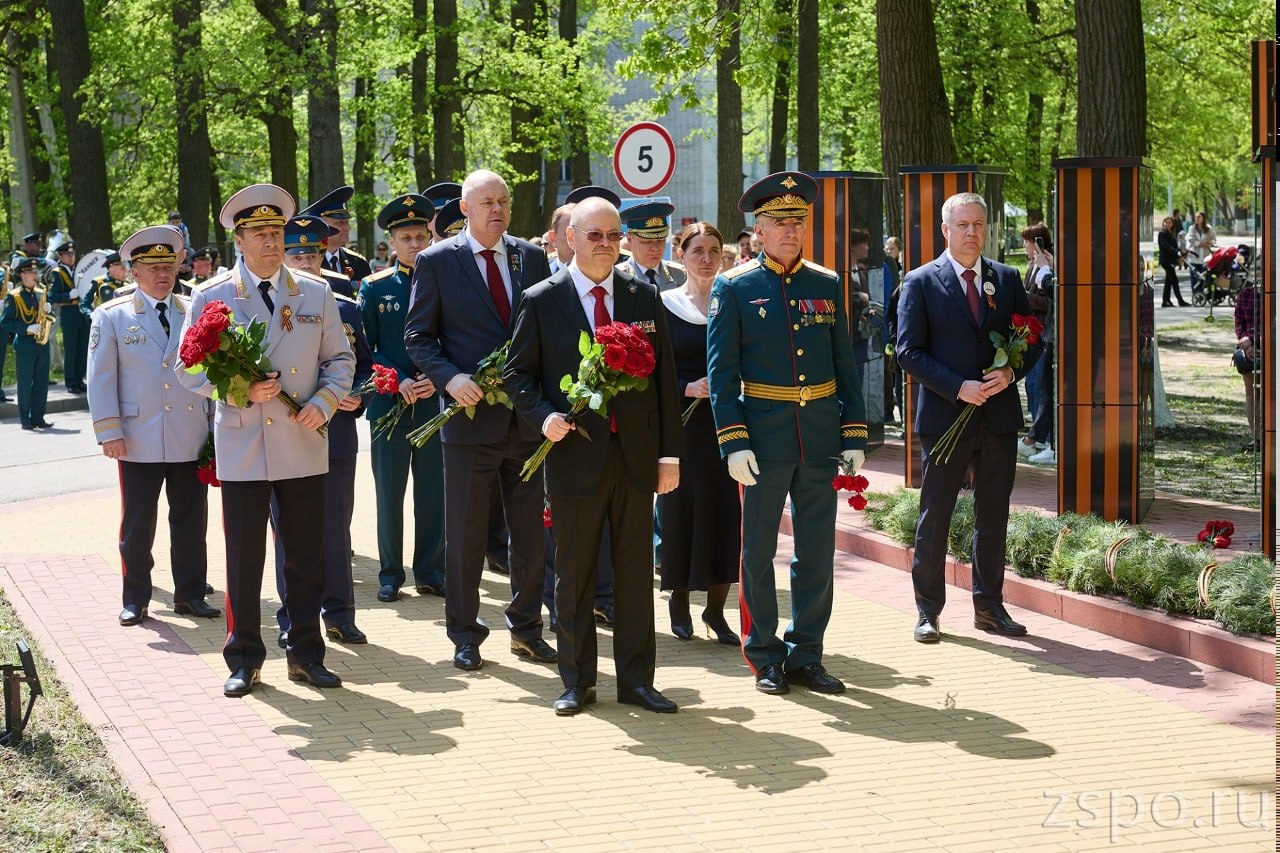 Вадим Супиков почтил память ветеранов пензенского артинститута Вадим Супиков почтил память ветеранов пензенского артинститута