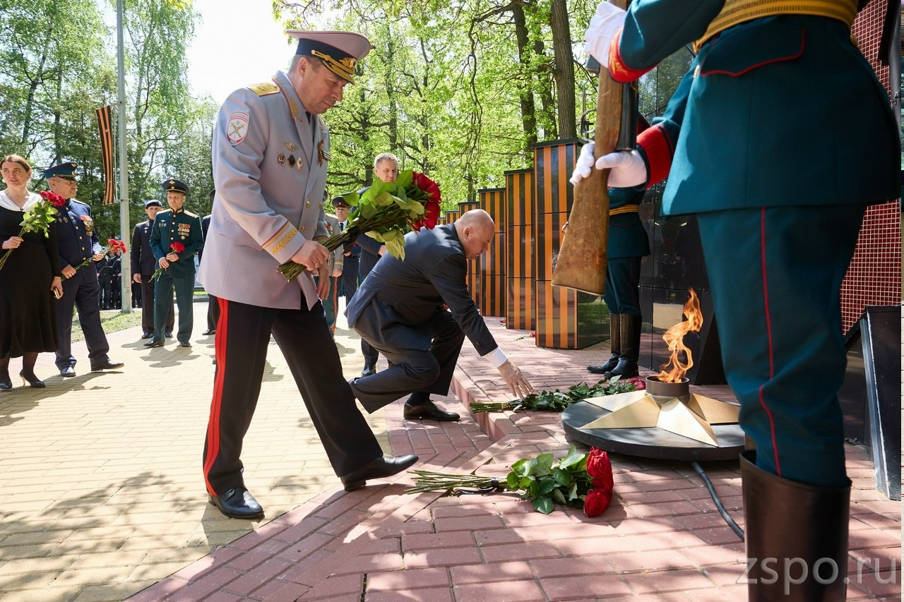 Вадим Супиков почтил память ветеранов пензенского артинститута Вадим Супиков почтил память ветеранов пензенского артинститута