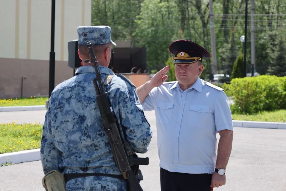 Сводный отряд полицейских Пензенской области вернулся домой после командировки на Северном Кавказе Сводный отряд полицейских Пензенской области вернулся домой после командировки на Северном Кавказе