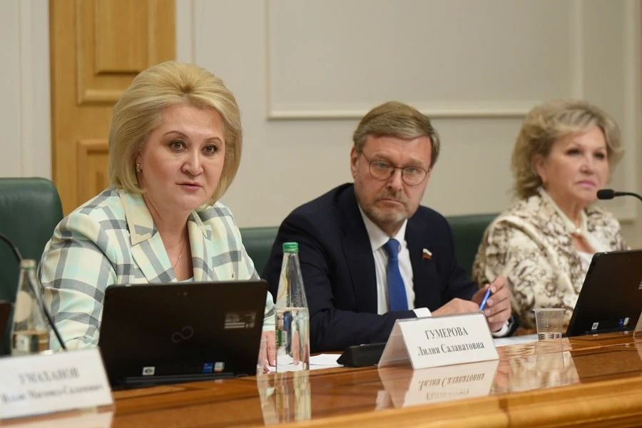 Также 18 мая в рамках Дней Пензенской области в Совете Федерации врио первого зампреда регионального правительства Олег Ягов обратился к участникам расширенного заседания комитета по науке, образованию и культуре с просьбой... Также 18 мая в рамках Дней Пензенской области в Совете Федерации врио первого зампреда регионального правительства Олег Ягов обратился к участникам расширенного заседания комитета по науке, образованию и культуре с просьбой...