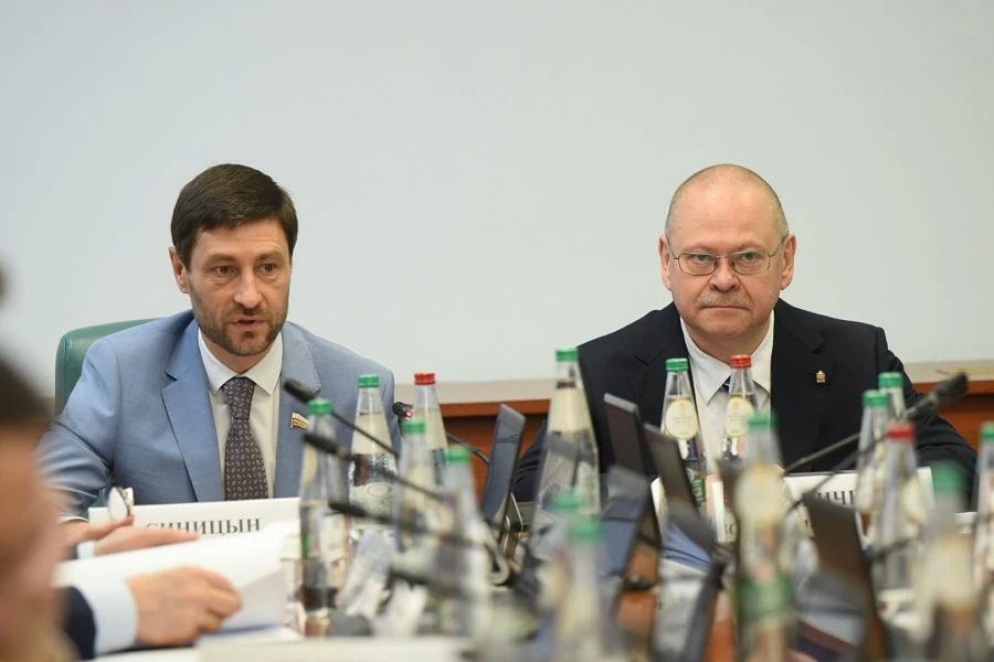 Губернатор Олег Мельниченко представил сенаторам проекты строительства корпуса онкодиспансера и реконструкции стадиона «Пенза» Губернатор Олег Мельниченко представил сенаторам проекты строительства корпуса онкодиспансера и реконструкции стадиона «Пенза»